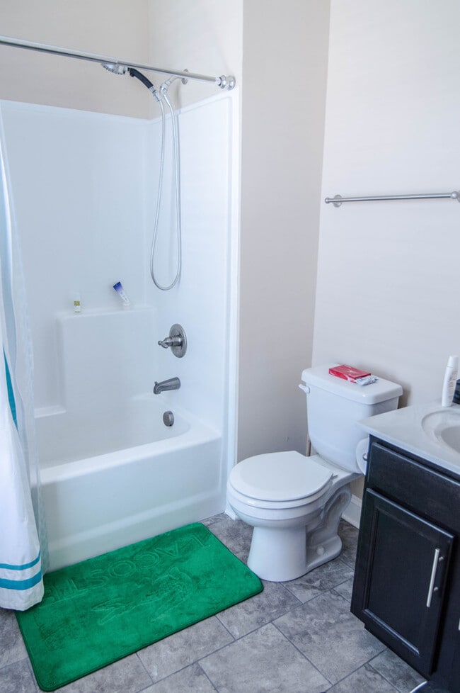 Building Photo - Pet Friendly Four Bedroom with Basement!