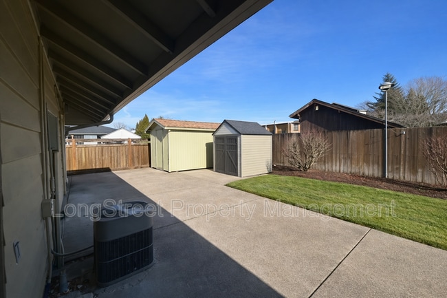 Building Photo - 2917 Takena St SW