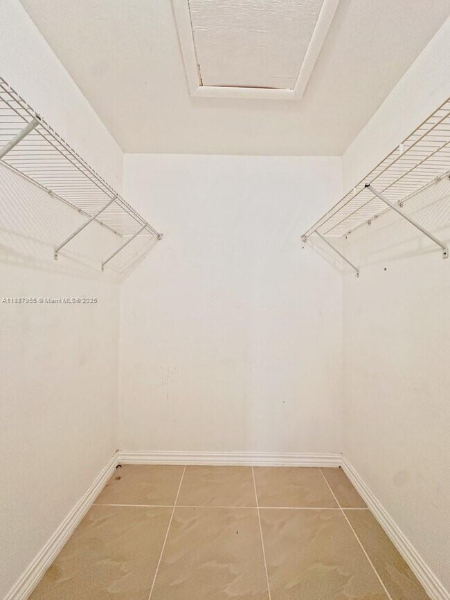 Building Photo - 10500 SW 155th Ct