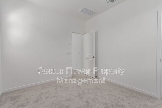 Building Photo - 4740 S Ferric