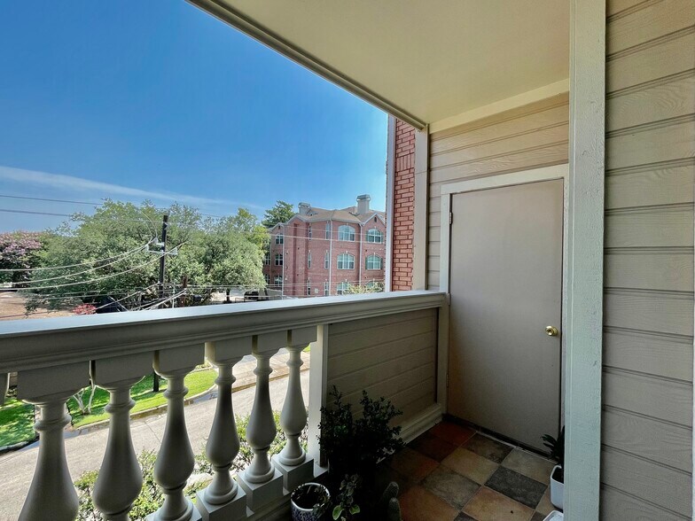 Building Photo - 2111 Welch St