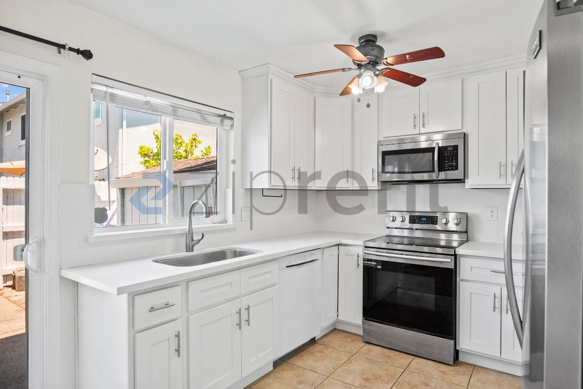 Building Photo - Unit