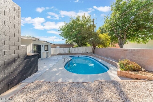 Building Photo - 3320 Osage Ave