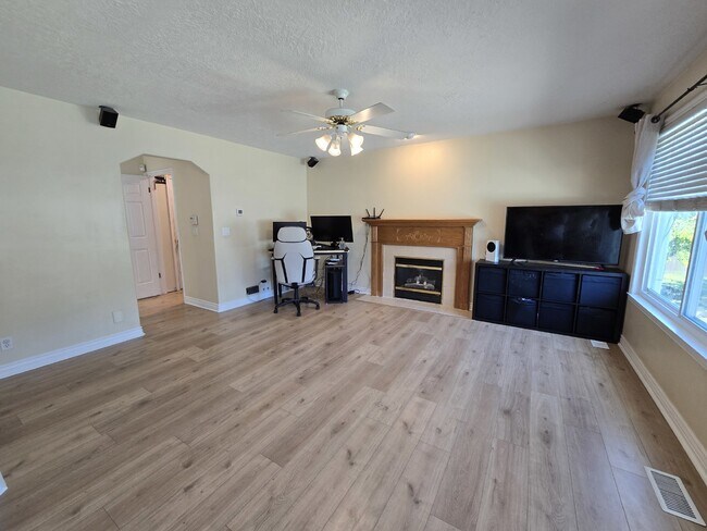 Building Photo - Charming 3-Bed Home in Lehi