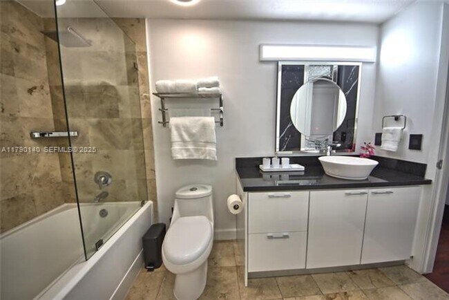 Building Photo - 170 SE 14th St