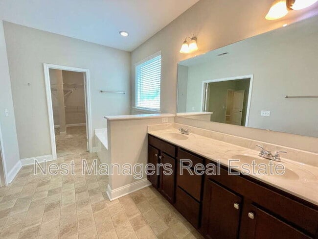 Building Photo - 208 Ladden Ln