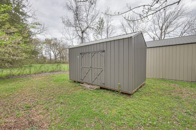 Building Photo - 5020 Old Salem Rd