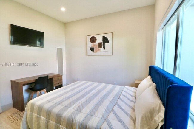 Building Photo - 2975 SW 15th St