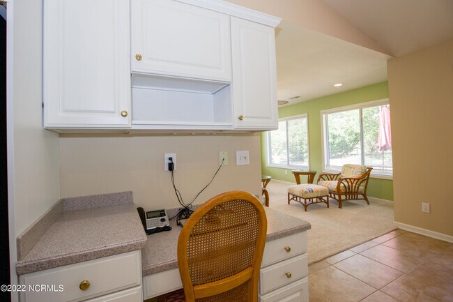 Building Photo - 127 Pine Lake Dr