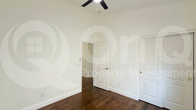 Building Photo - 920 W Breckenridge Ave
