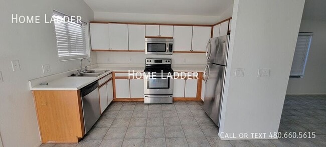 Building Photo - 8339 W Elm St