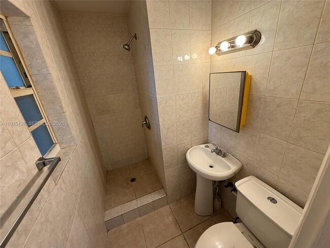 Building Photo - 8203 NW 5th Ct