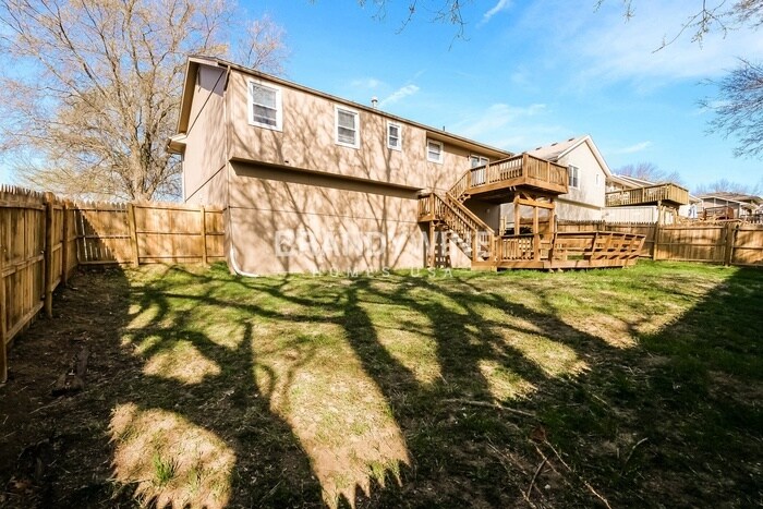 Building Photo - 6623 NW Sioux Dr