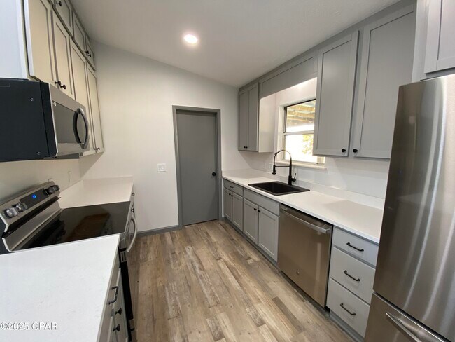 Building Photo - 3913 Verona Cir