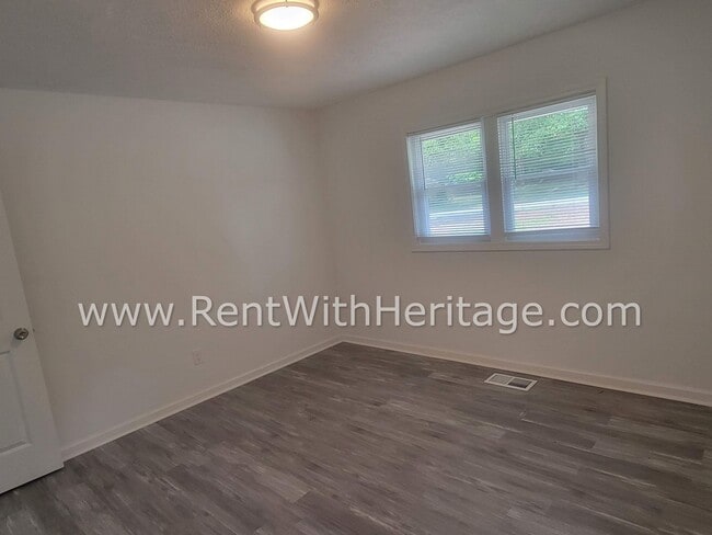 Building Photo - WOW!!! GORGEOUS BRICK RANCH HOME/ TOTALLY ...