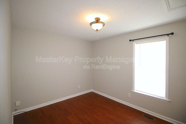 Building Photo - 305 Noonday Ct