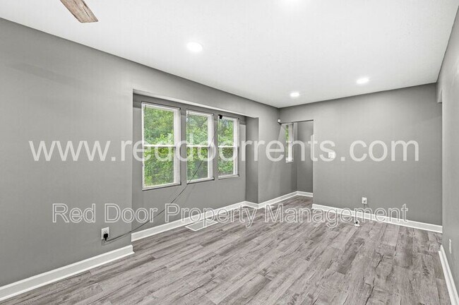 Building Photo - 3340 N Sherman Dr