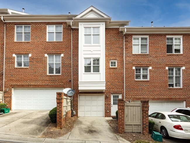 Building Photo - 4936 S Hill View Dr