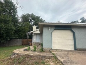 Building Photo - 2103 Granberry Dr