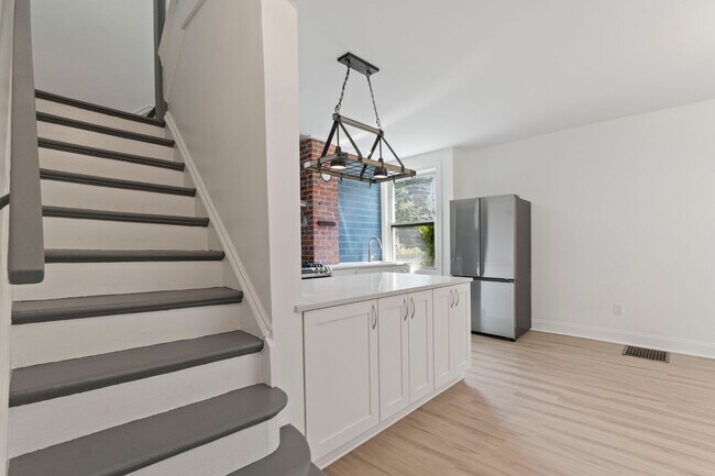 Building Photo - 5708-5710 Weldin
