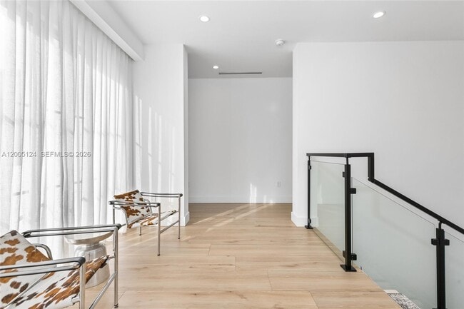 Building Photo - 895 NE 76th St