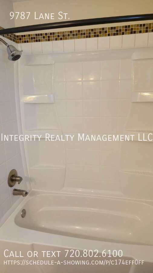 Building Photo - 9787 Lane St