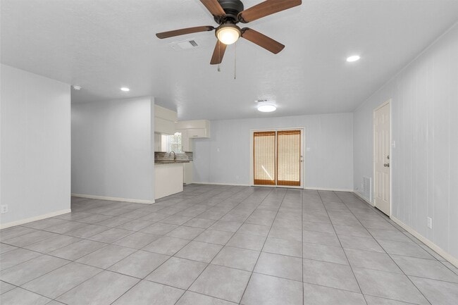 Building Photo - 2213 N Thompson St