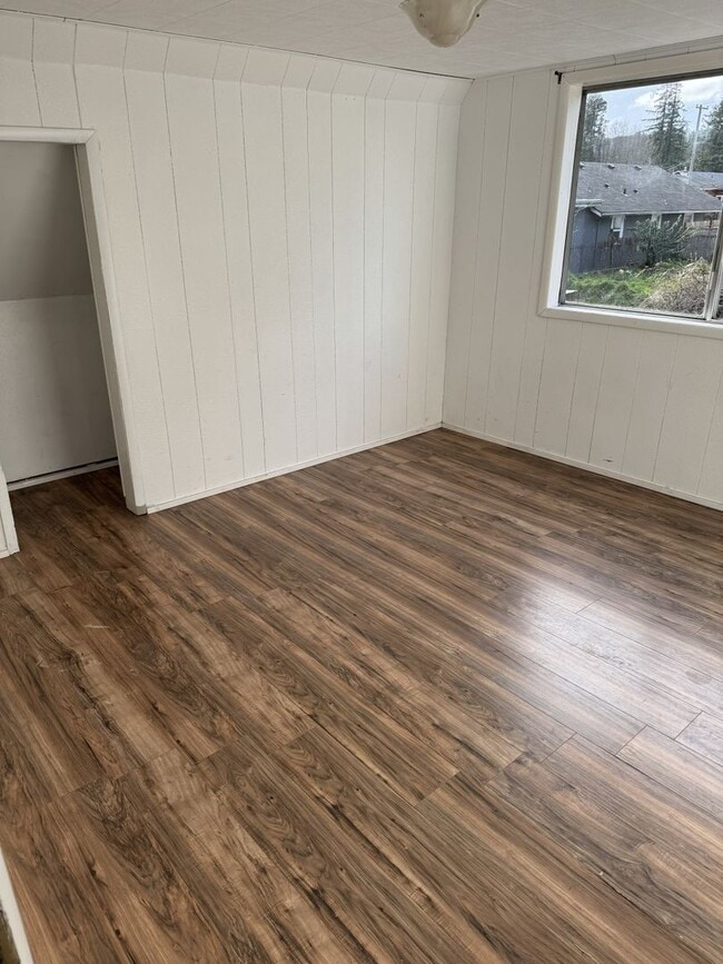 Building Photo - 5BD/2BA House in Coos Bay!