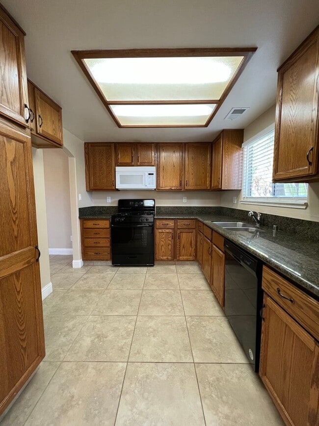 Building Photo - 5504 Pine Canyon Dr
