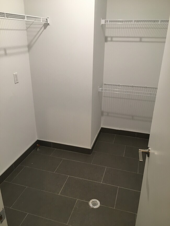 Building Photo - 1515 N Mascher St