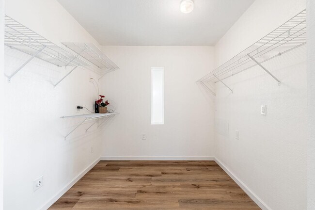Building Photo - 2426 E Sahuaro Dr