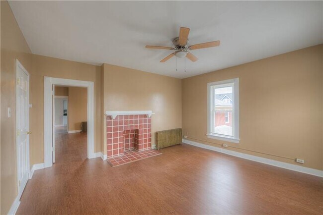 Building Photo - 31 Coulter St