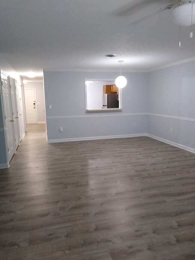 Building Photo - 103 Pinewood Dr