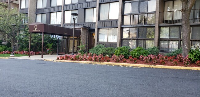 Building Photo - 9060 Palisade Ave