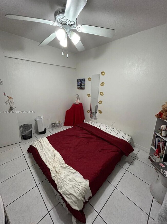 Building Photo - 11 SW 32nd Ave