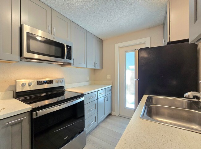Building Photo - 2 Bedroom Unit Available Now in Gold Bar