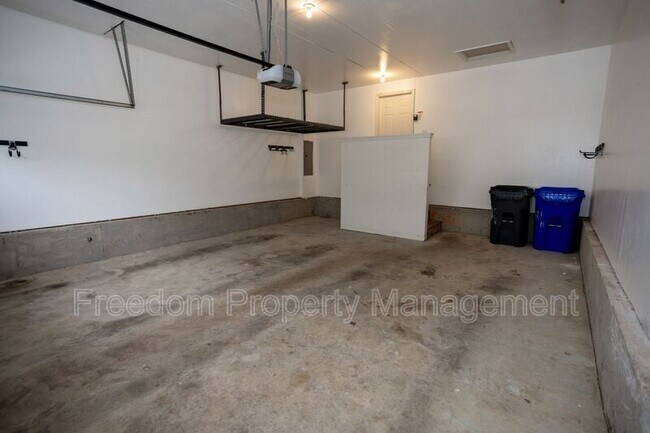 Building Photo - 6004 Abernethy Ln