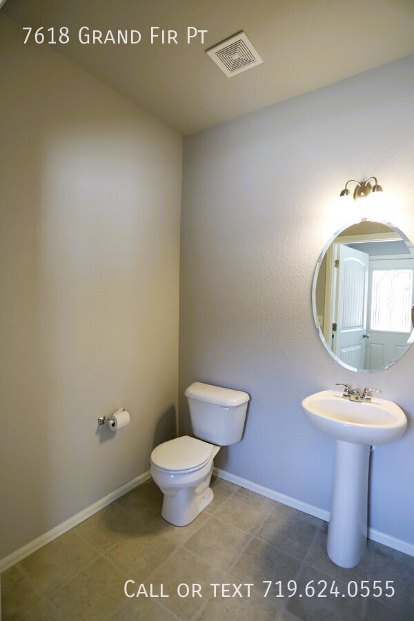 Building Photo - 7618 Grand Fir Point