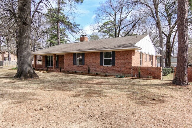 Building Photo - House on Main