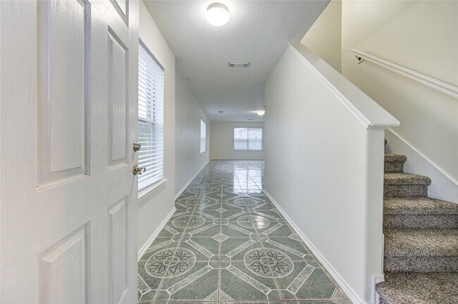 Building Photo - 9926 Myrtle Field Ln