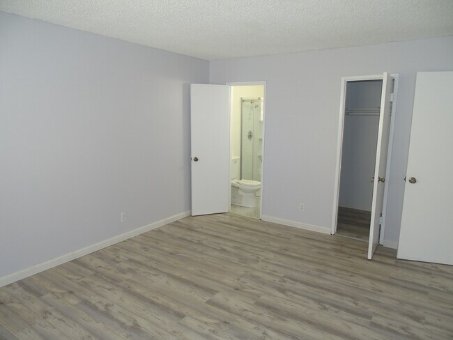 Building Photo - 5403 Newcastle Ave