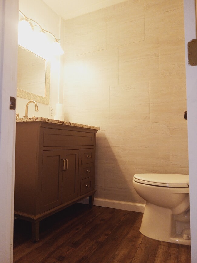 Building Photo - 2400 Richards Ct