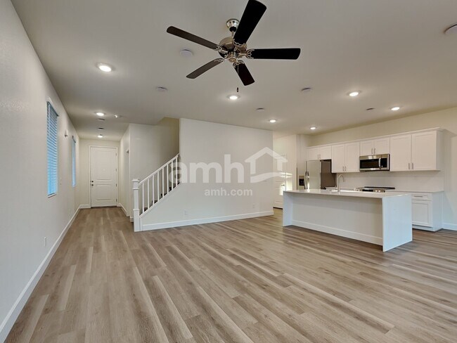 Building Photo - 10375 Medusita St