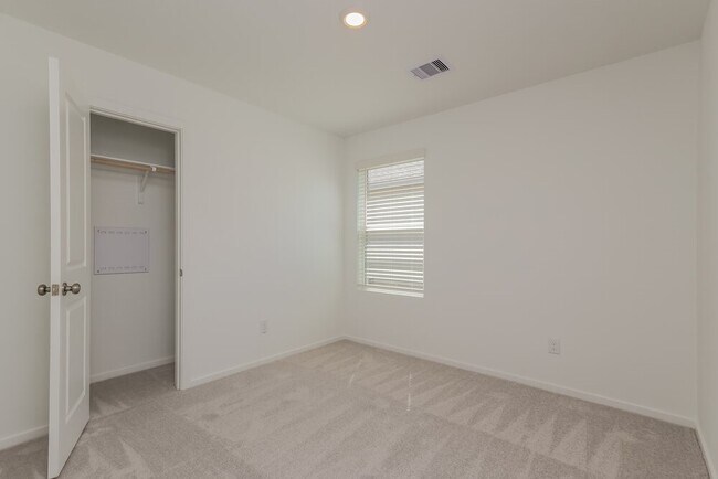 Building Photo - 613 Craven St