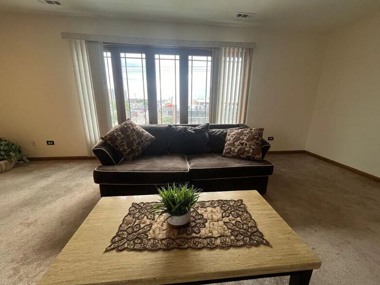 Building Photo - 8821 N Greenwood Ave