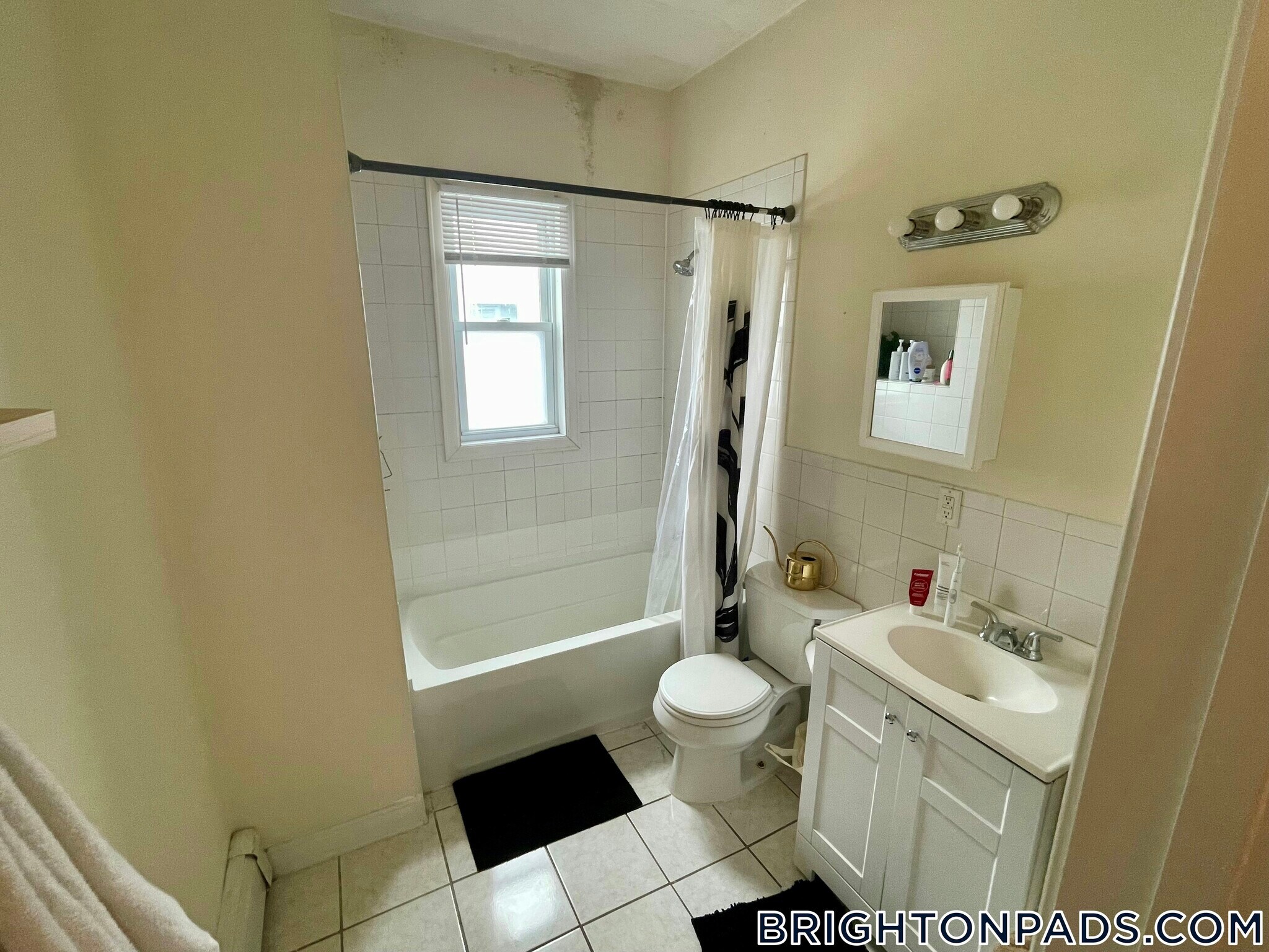 Building Photo - 40 Litchfield St