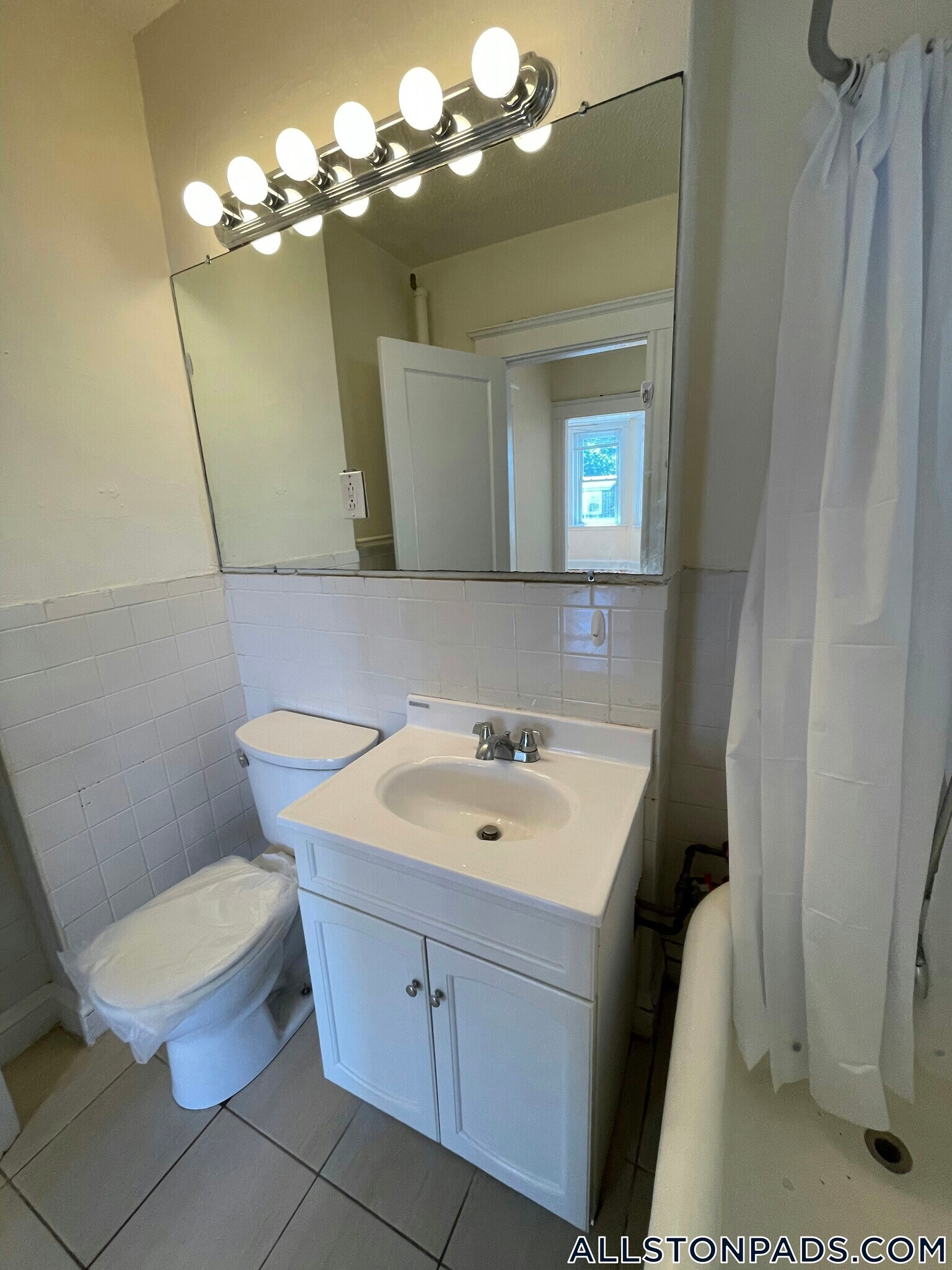 Building Photo - 5 Barrows St