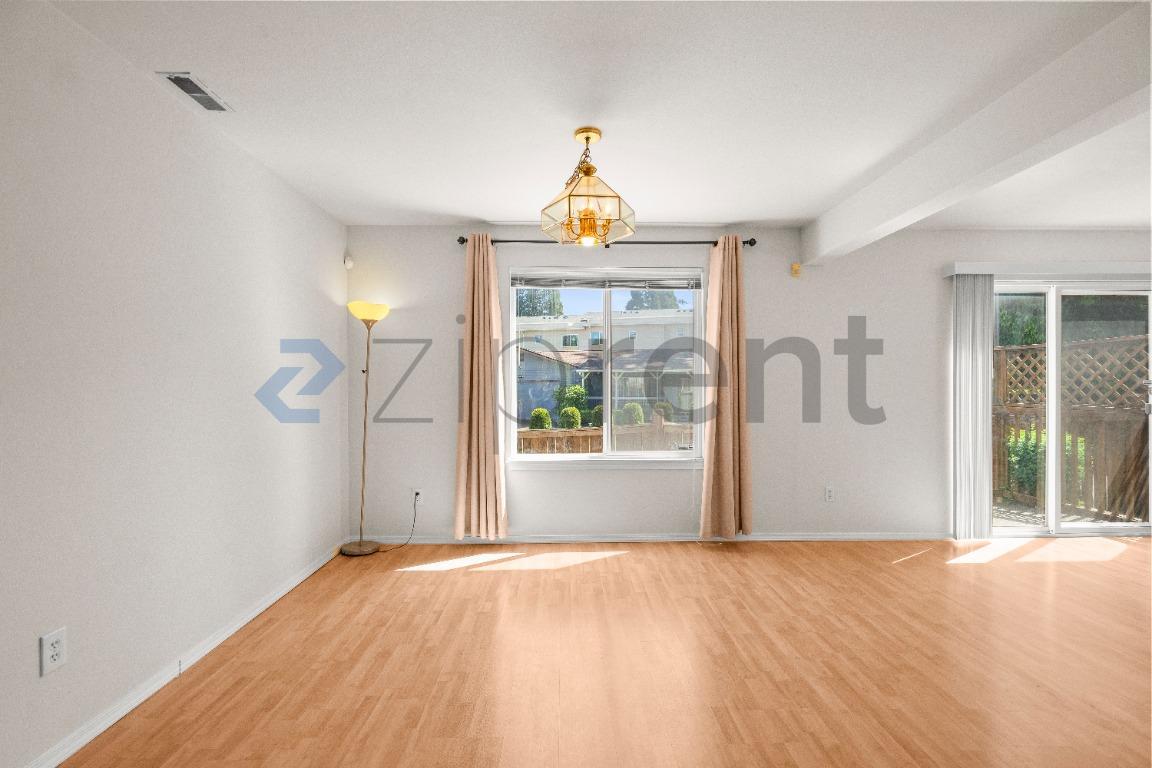 Building Photo - Unit