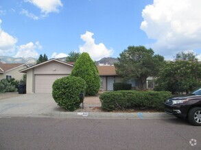 Building Photo - Four Beds in the Foothills