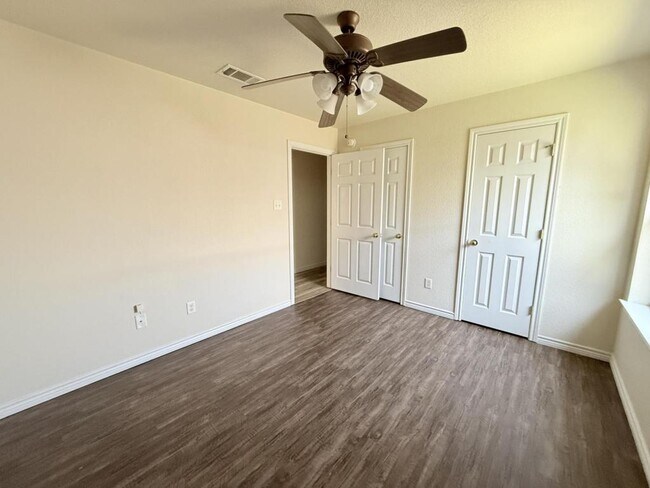 Building Photo - 2409 Gail Dr